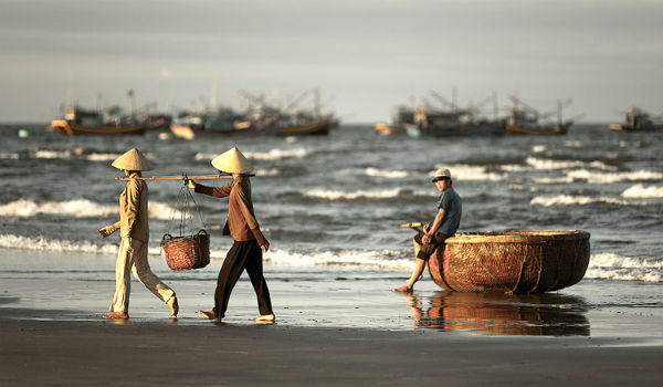 gia tri nhan dao trong chiec thuyen ngoai xa - Phân tích giá trị nhân đạo tác phẩm "Chiếc thuyền ngoài xa" của Nguyễn Minh Châu