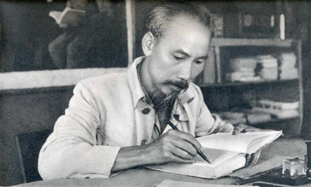 phan tich bai di duong cua ho chi minh - Phân tích bài thơ "Đi đường" của Hồ Chí Minh